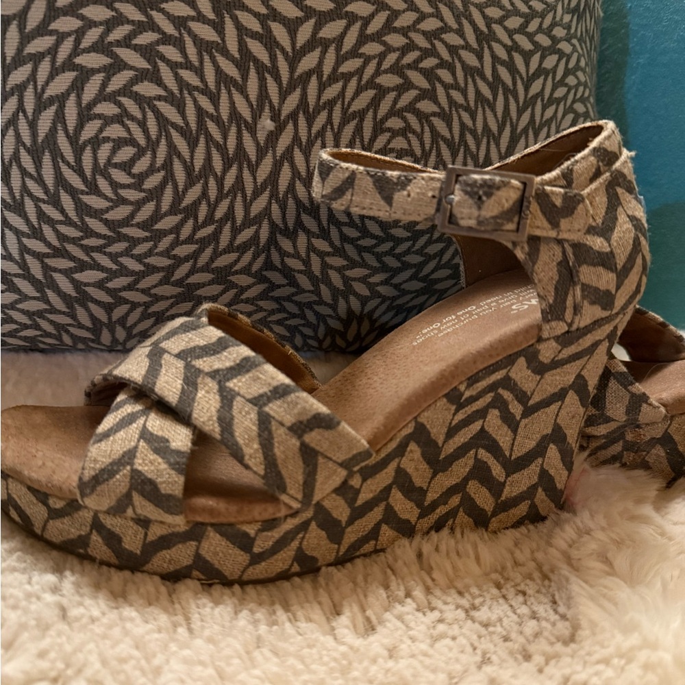 Tom’s Wedge Heels!